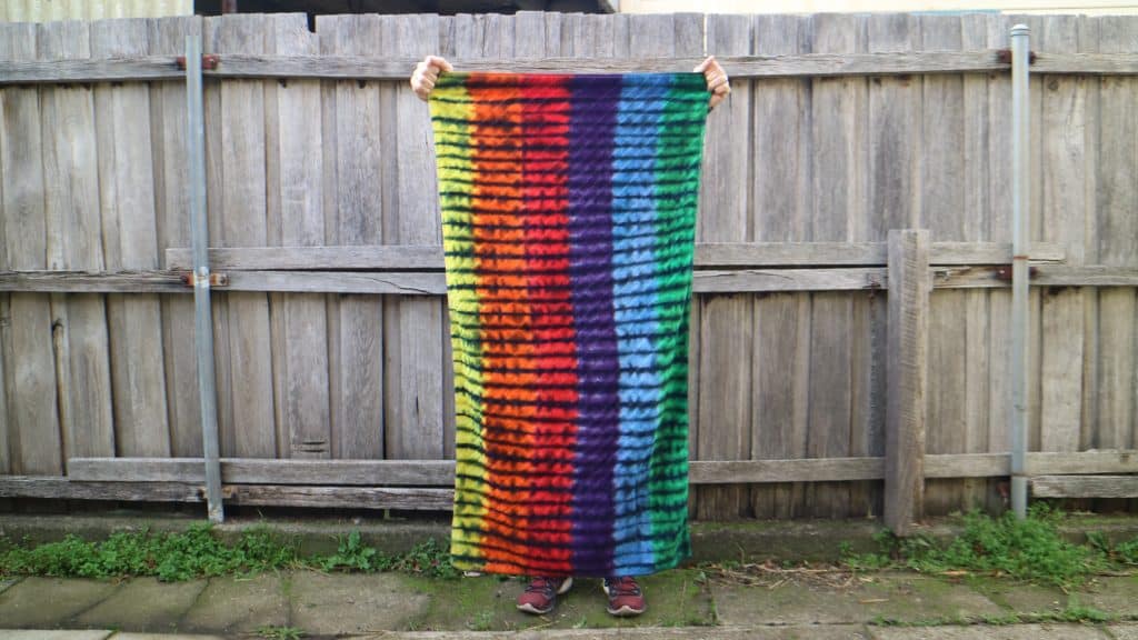 Rainbow tie-dye towel DIY
